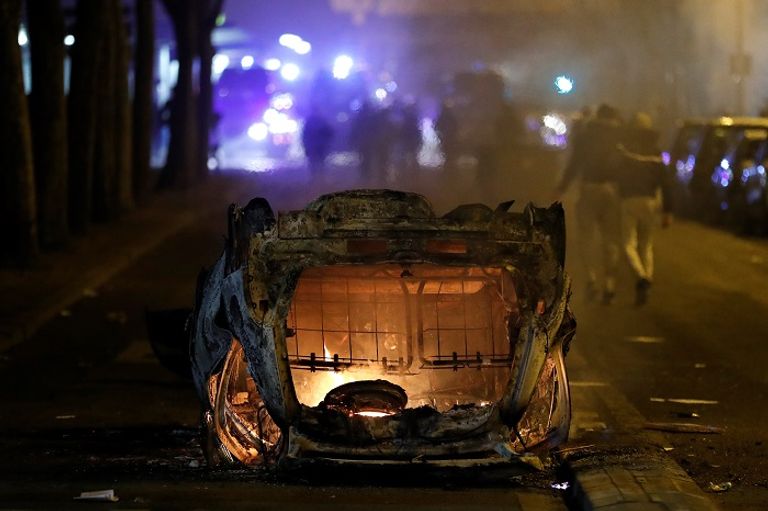 محتجون يشتبكون مع الشرطة الفرنسية