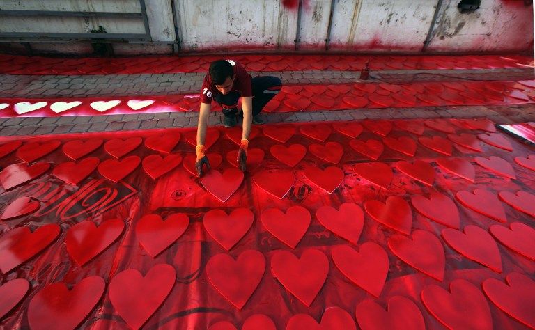 جامعة ورود حمراء في إحدى المزارع في كولومبيا