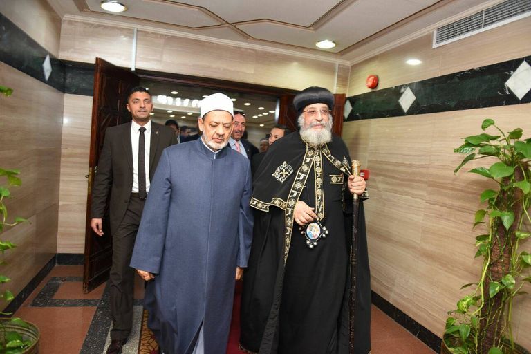 شيخ الأزهر والبابا تواضروس خلال الاجتماع