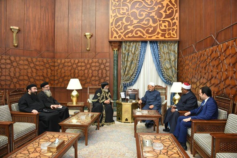 شيخ الأزهر والبابا تواضروس خلال الاجتماع