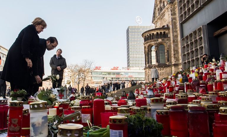 ميركل أثناء المؤتمر مع يوسف الشاهد