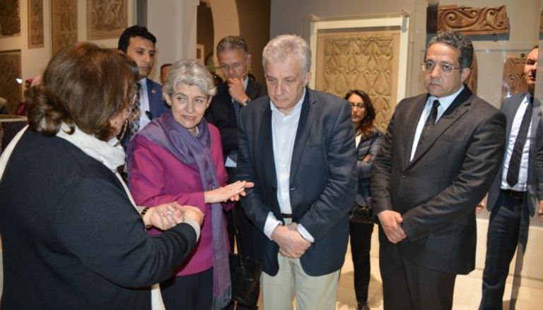 إيرينا بوكوفا خلال زيارة متحف الفن الإسلامي