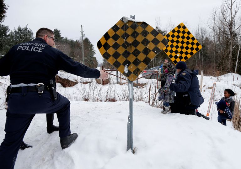 شاب موريتاني وصل إلى كيبيك في كندا عابرا الحدود مع الولايات المتحدة - رويترز