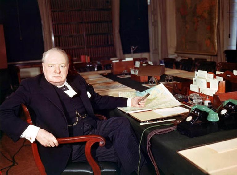 تشرشل توقع وجود حياة في أماكن أخرى بالكون