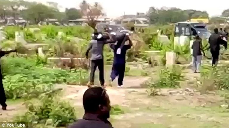 الحانوتي هرب بالجثة