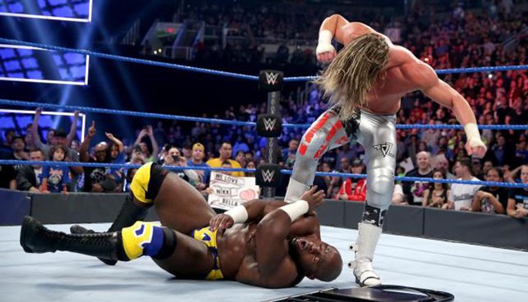 زيجلر يحاول كسر ساق أبوللو كروز