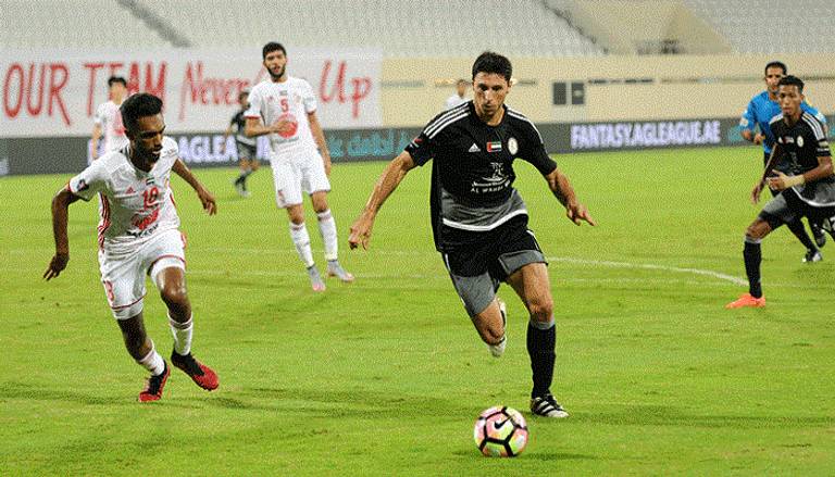 الوحدة كامل الصفوف أمام الشارقة 