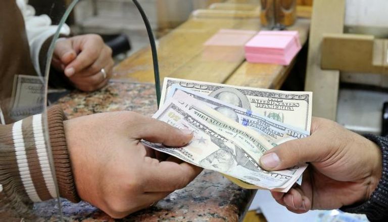 انخفاض قياسي للدولار أمام الجنيه المصري