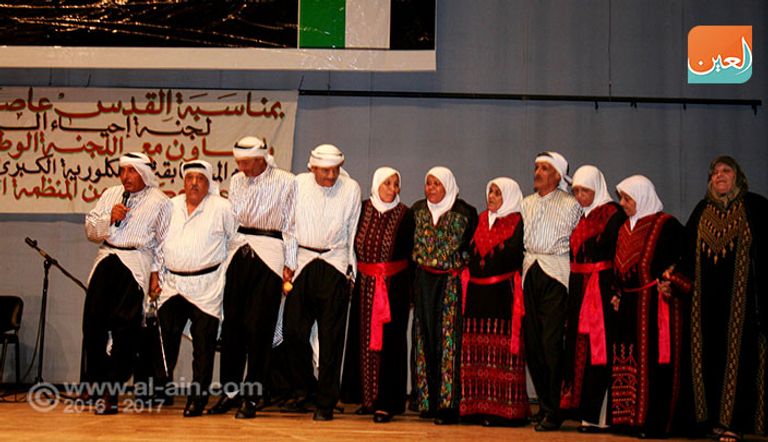 فرقة دبكة من كبار السن