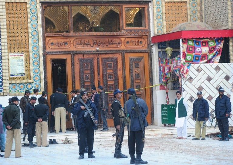 قوات الأمن تشدد الحراسة على الأضرحة