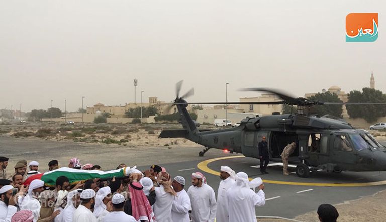 لحظة وصول جثمان الشهيدين إلى الإمارات