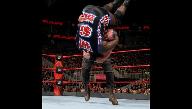 سترومان يوجه ضربة قوية إلى هنري