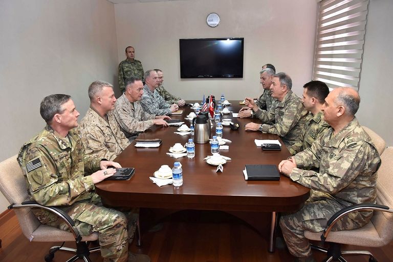 قائد الجيش التركي خلوصي آكار ونظيره الأمريكي جوزيف دانفورد