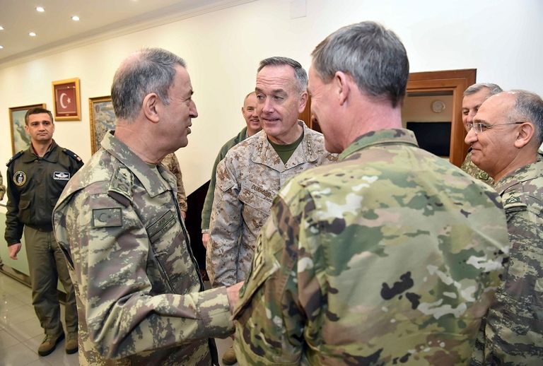 قائد الجيش التركي خلوصي آكار ونظيره الأمريكي جوزيف دانفورد