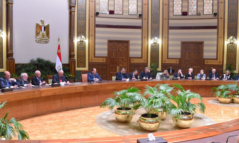 السيسي مع اعضاء الوفد 