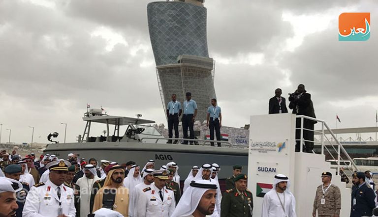 الشيخ محمد بن راشد خلال زيارته للمعرض البحري