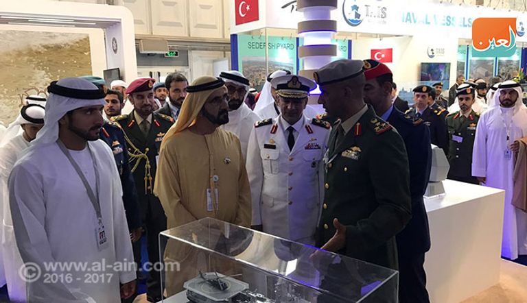 الشيخ محمد بن راشد خلال زيارته للمعرض البحري