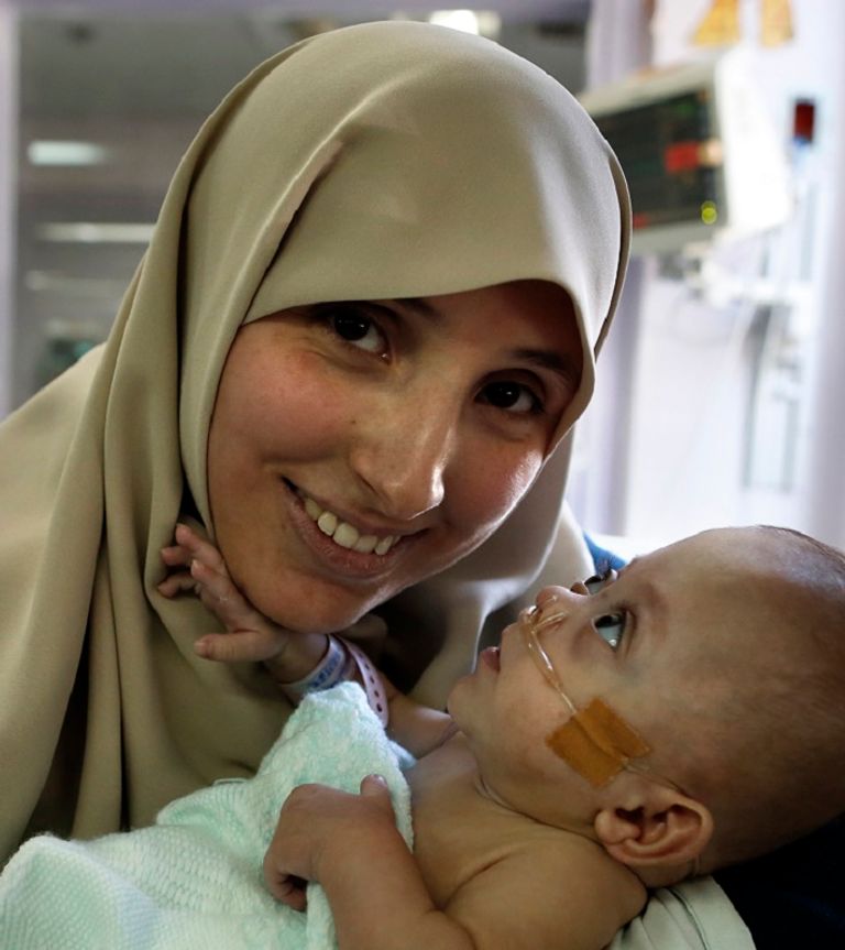 الأم الغزاوية جومانة داود ورضيعتها