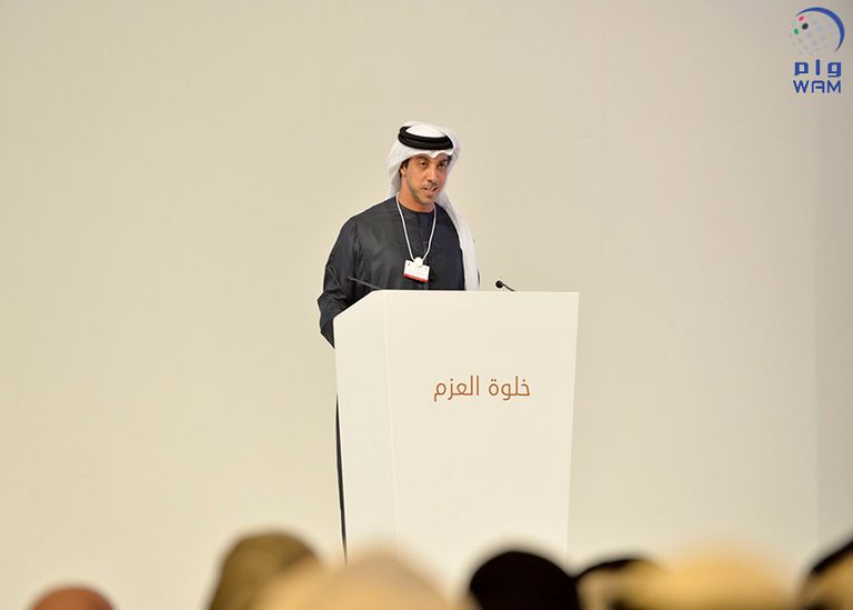 الشيخ محمد بن راشد نائب رئيس دولة الإمارات يتوسط الحضور في خلوة العزم