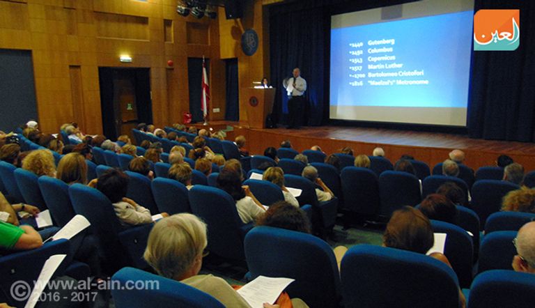 طلاب كبار في السن