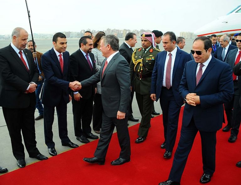 الرئيس السيسي والملك عبد الله يستعرضان حرس الشرف قبل جلسة المباحثات