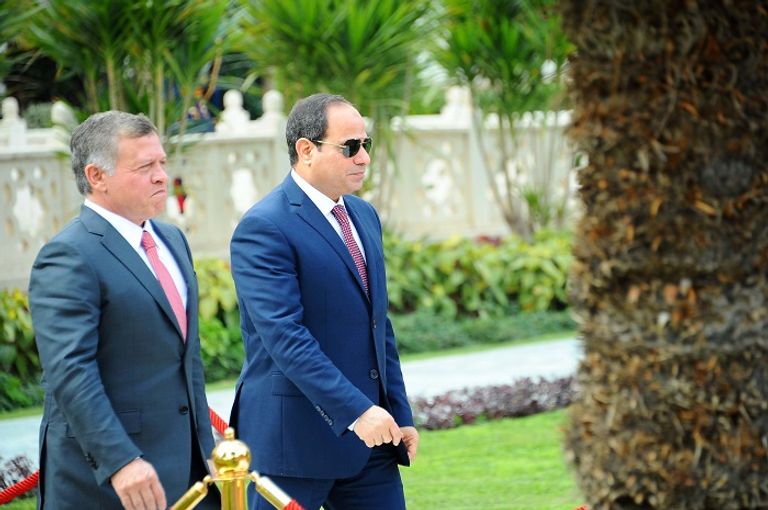 الرئيس السيسي والملك عبد الله يستعرضان حرس الشرف قبل جلسة المباحثات