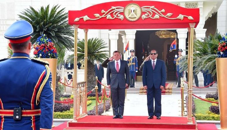 الرئيس السيسي والملك عبد الله يستعرضان حرس الشرف قبل جلسة المباحثات