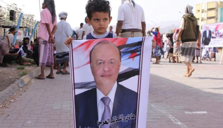 طفل يمني يحتفل في عدن بذكرى تنصيب هادي 