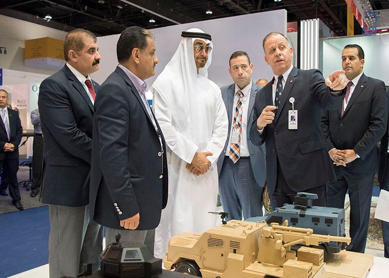 محمد بن زايد يتفقد معرض ايدكس 2017