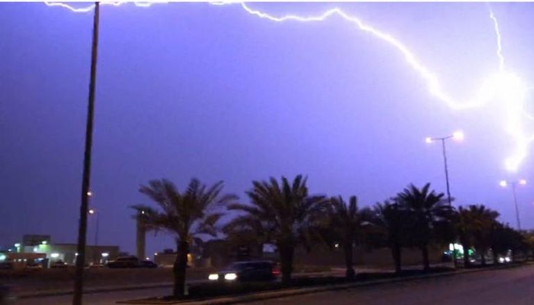 صورة تداولها مستخدمو تويتر للأمطار الرعدية في الرياض