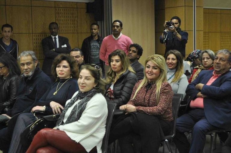 النجوم يتوسطهم الطبيب مجدي يعقوب