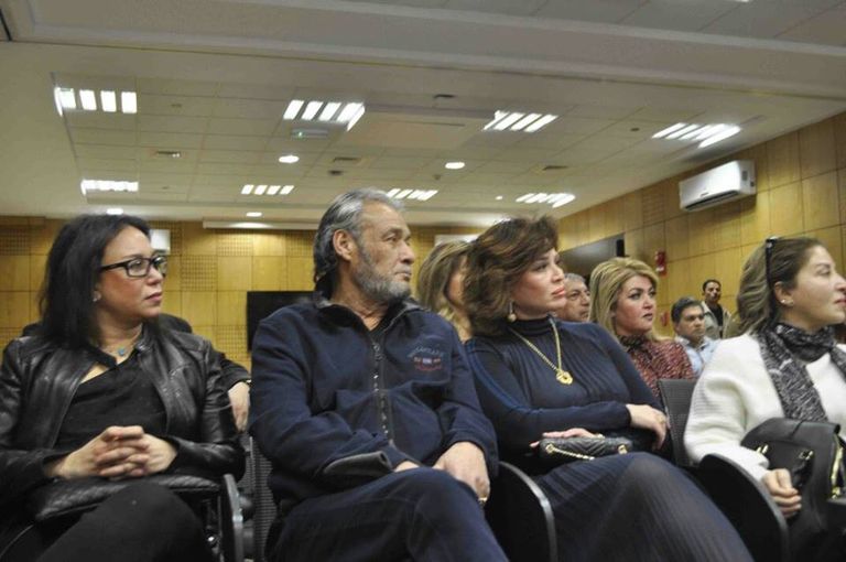 النجوم يتوسطهم الطبيب مجدي يعقوب