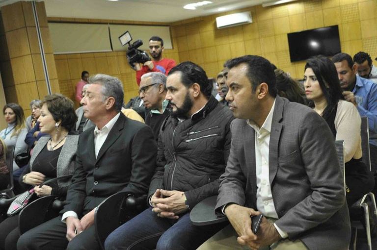 النجوم يتوسطهم الطبيب مجدي يعقوب