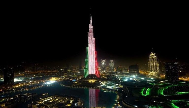 برج خليفة يتزين بألوان علم الكويت