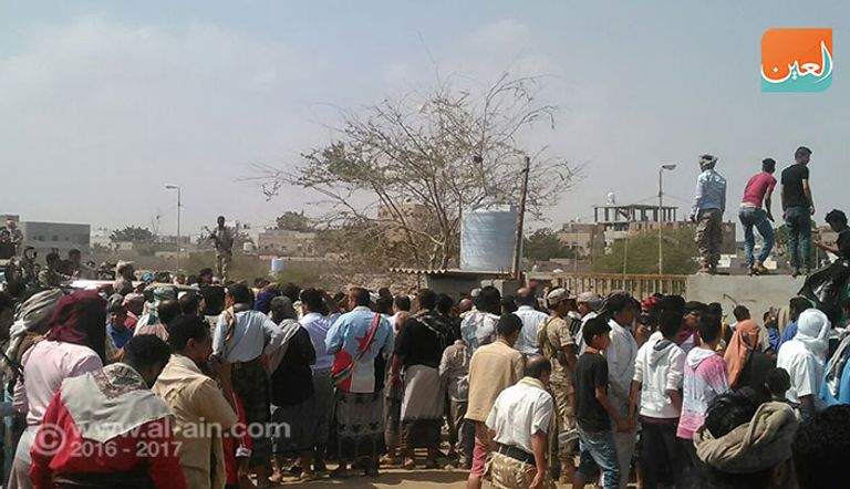 صلاة الجنازة على الشهيد اليافعي