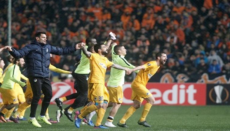 أبويل يحتفي بالتأهل