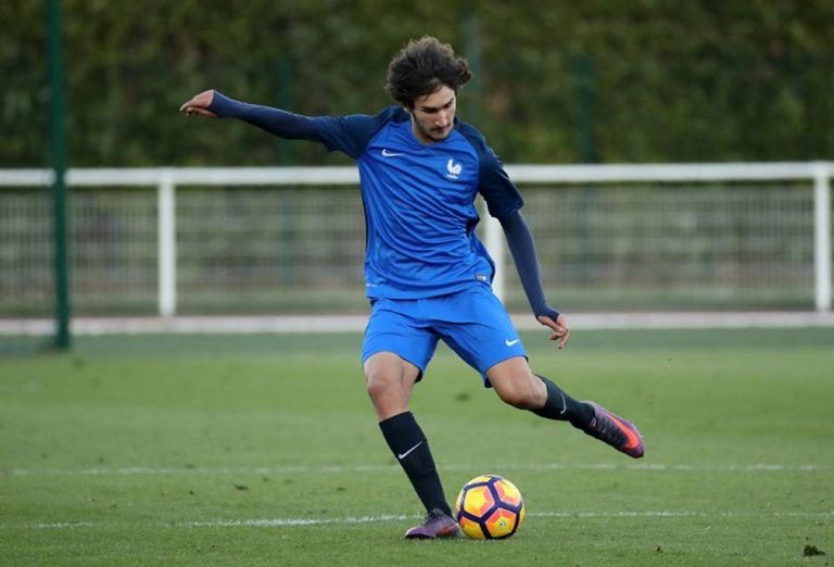 ياسين عدلي بقميص الديوك ياسين عدلي