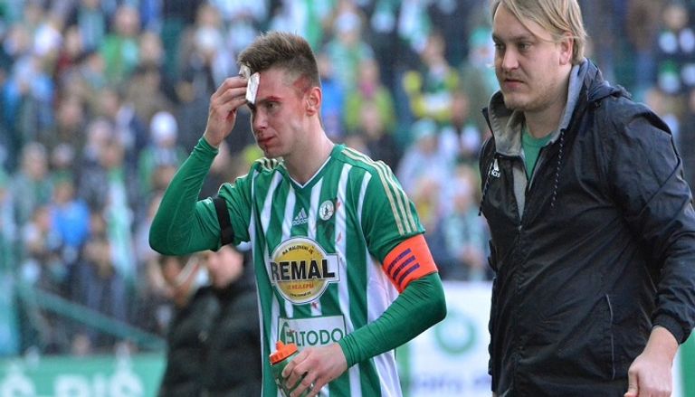 مدافع بوهيمانز الذي اصطدم بالحارس