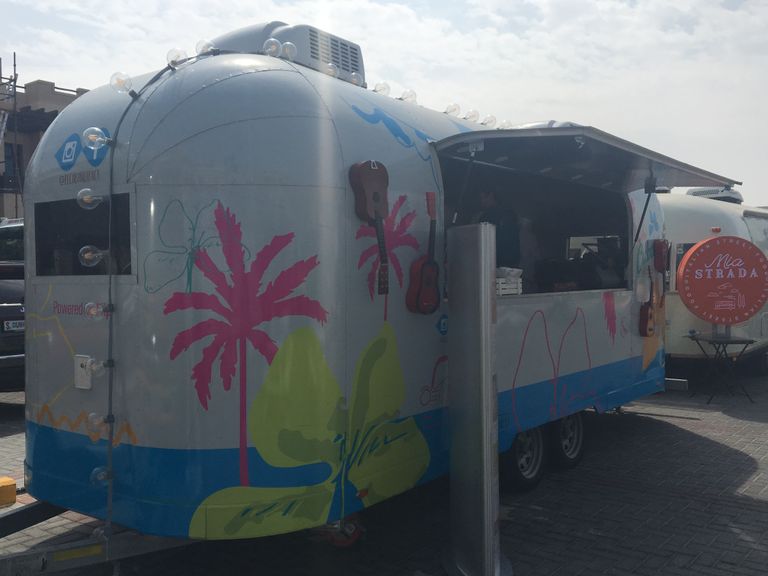 كانتين الشاطئ برعاية اتصالات في مهرجان دبي للمأكولات 2017