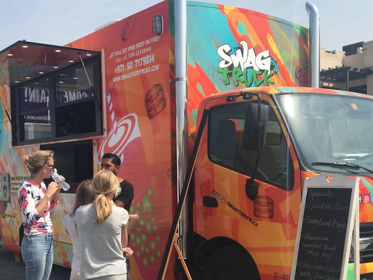 كانتين الشاطئ برعاية اتصالات في مهرجان دبي للمأكولات 2017