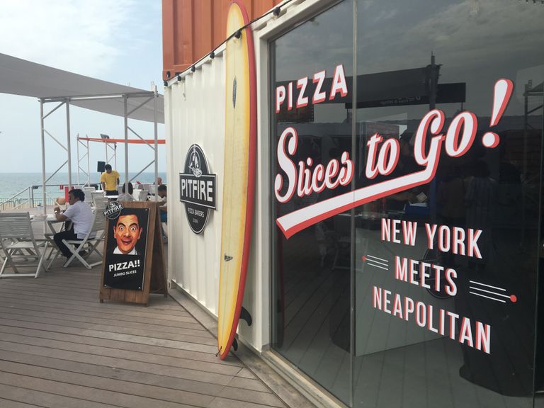 كانتين الشاطئ برعاية اتصالات في مهرجان دبي للمأكولات 2017