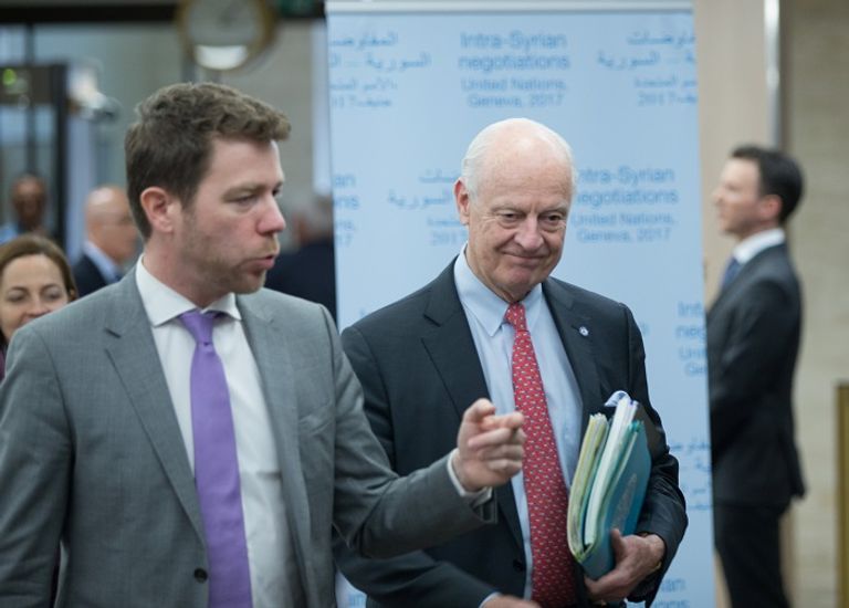 وفد الهيئة العليا للمفاوضات في مؤتمر صحفي