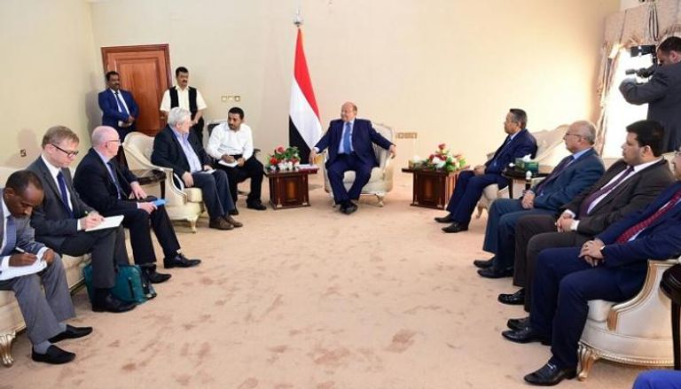 الرئيس اليمني خلال لقاء المسؤول الأممي