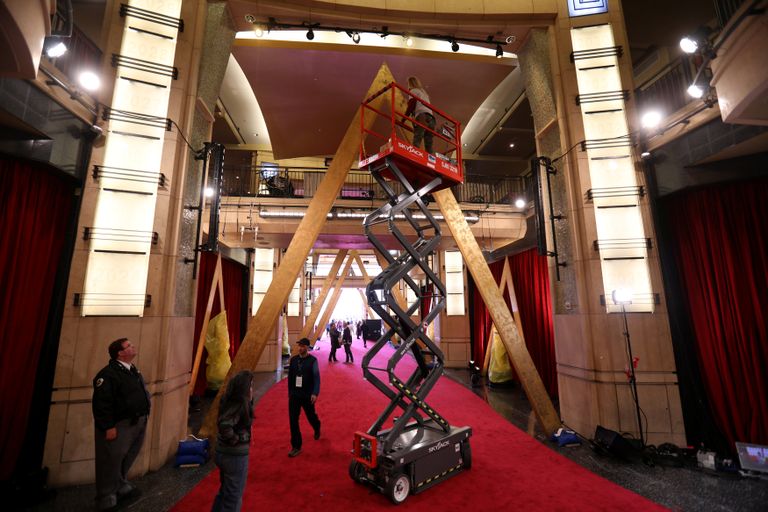 تمثال أوسكار لا يزال داخل الغلاف قبل ساعات من الحفل