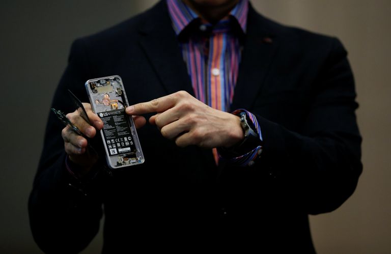 مؤتمر الهواتف العالمي يبدأ غدا الاثنين في برشلونة - رويترز