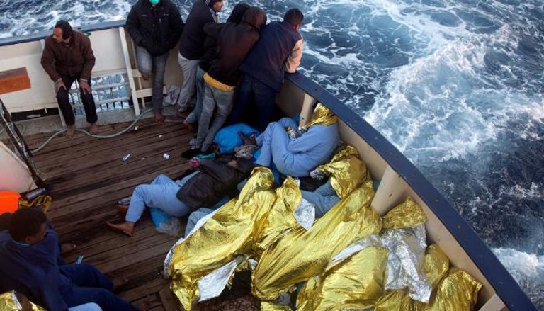 تحذير أوروبي: إنقاذ المهاجرين قرب ليبيا يزيد بشاعة المهربين