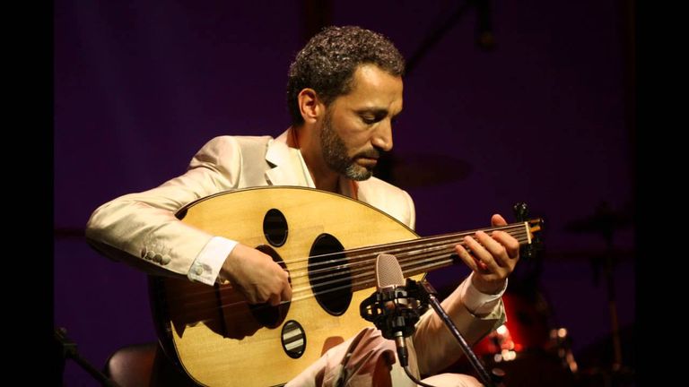 الفنان نصير شمه