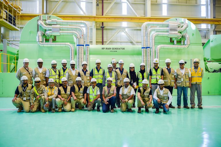 الشيخ عبدالله بن زايد آل نهيان أثناء تفقد المشروع