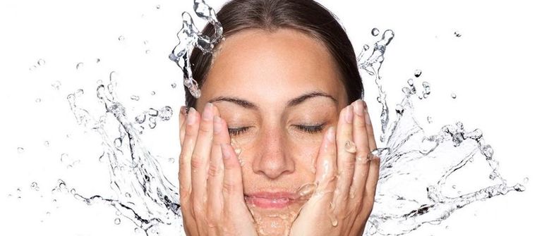 هل تتبعين روتينا يوميا للعناية ببشرتكِ؟