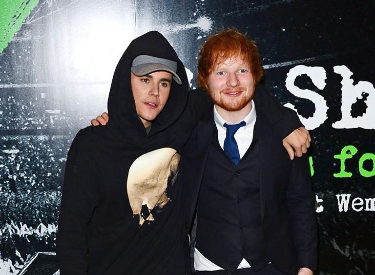 شيران يضرب بيبر بمضرب جولف